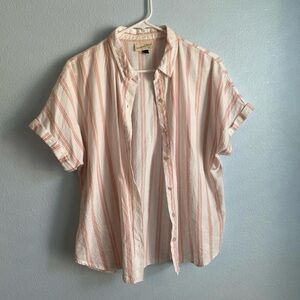 Universal Threads button tee